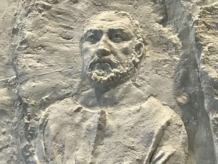 Bas-relief installed 03